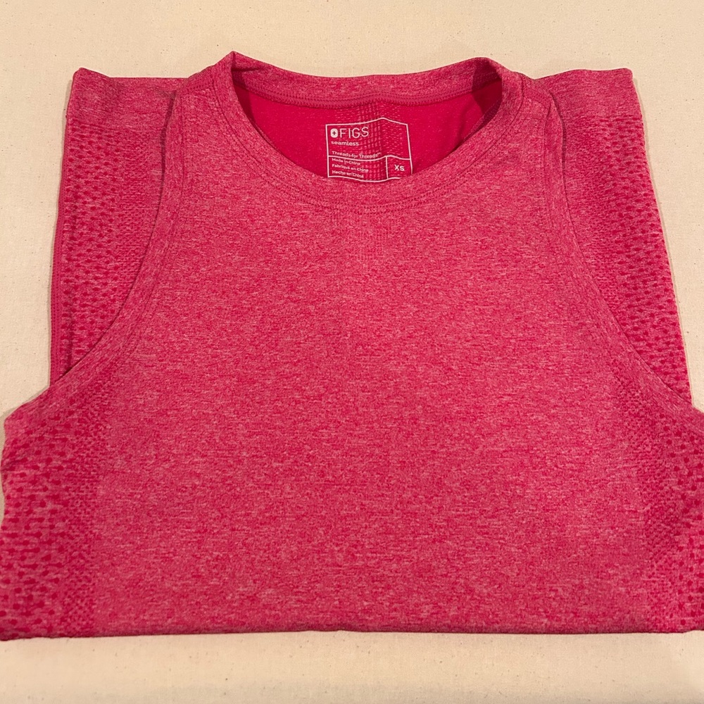 FIGS Women’s Ultra Rose Salta performance under scrub tank